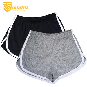 Pantalones cortos de corte relajado para mujer, transpirables y cómodos, pantalones cortos de yoga cómodos y ligeros para mujer con bolsillos - Product Image 4