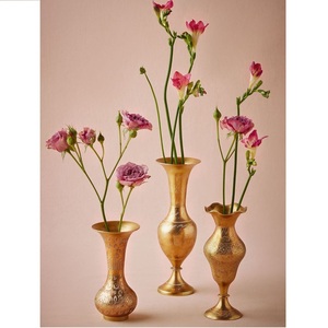 Jarrón de Plantas y Flores Dorado Hecho a Mano, Diseño Personalizado, Ideal para Decoración del Hogar, Decoración Interior y Diseño Artesanal - Product Image 1