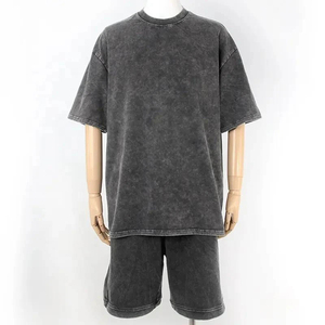 Ensemble T-shirt et short pour homme en polyester gris, grande taille, col en V, couleur unie, décontracté, tissu tricoté teint en pièce, idéal pour l'été - Product Image 1