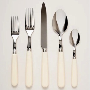 Poignée en résine blanche en acier inoxydable, ensemble de couverts et ustensiles de table faits à la main de style occidental - Product Image 1