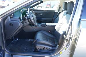 Lexus ES-300h d'occasion 2023, 5 places, conduite à gauche, état parfait, norme Euro IV, garantie 1 an - Product Image 3