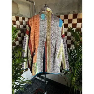 Veste professionnelle polyvalente et élégante Khanta, style universitaire automne, style bohème, matelassée, en cuir PU effet agneau, avec logo personnalisé et traitement de teinture - Product Image 2