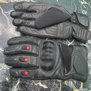 Gants de moto en cuir personnalisés de la meilleure qualité, compatibles avec les écrans tactiles, pour une utilisation en extérieur, disponibles en hiver/printemps/automne, couleurs et tailles personnalisées - Product Image 1