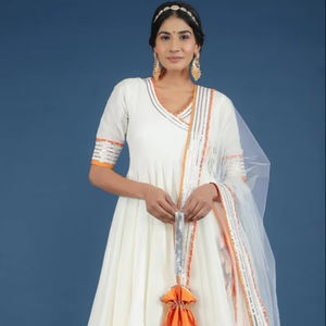 Conjunto Angrakha Moderno de Algodón y Seda NOOR |   Atuendo Blanco Midi para Fiestas, Bodas, Graduaciones y Diwali, Ropa de Primera Calidad - Product Image 1