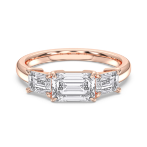 Anillo de compromiso de 3 puntas de piedra de diamante de corte esmeralda cultivado en laboratorio de 2,50 quilates para mujer hecho en plata - Product Image 1