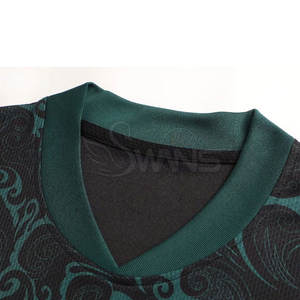 Vêtements de sport de qualité supérieure uniforme de football de couleur personnalisée uniforme de football de vente chaude fabriqué au Pakistan - Product Image 2