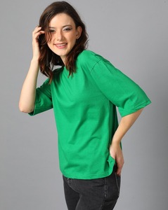 เสื้อยืดผู้หญิงแขนสั้นเปิดไหล่สีทึบสีล้วนสำหรับฤดูร้อนดีไซน์ใหม่ - Product Image 3