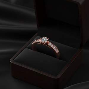 Anillo de diamantes tipo cocktail hecho en oro rosa de 14 quilates - Product Image 1