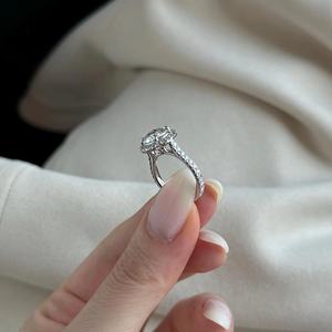 Anillo de compromiso de Halo de diamante brillante redondo de 2 quilates/2ct D VVS2 Diamante cultivado en laboratorio/Anillo de propuesta de oro blanco de 14K o 18K - Product Image 4