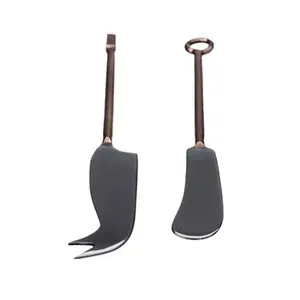 Ensemble de coupe-fromage en cuivre avec couteaux en acier inoxydable et conception suspendue forgée à la main - Product Image 1