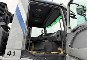 Tracteur routier Mercedes Benz Actros 8X6 de 2010, très propre, à vendre - Product Image 4