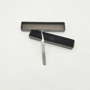 Pince à cils en acier inoxydable poli à 90 degrés avec logo personnalisé Pince à cils de soins personnels avec design durable - Product Image 3