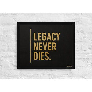 Legacy Never Dies Quadro su tela incorniciato - Elegante decorazione da parete - Product Image 3