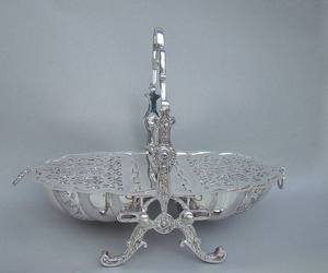 Boîte à biscuits pliante plaquée argent Chauffe-biscuits en métal fabriqué à la main Chauffe-chignon Stand Décoration intérieure de luxe Cadeau de mariage à collectionner - Product Image 2