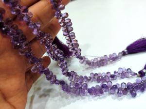 Forma de lágrima de amatista natural 5x7mm Briolette cuentas facetadas hebra 8 pulgadas de largo - Product Image 2