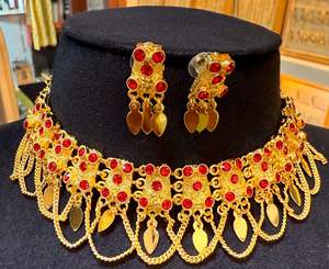 Les ensembles de bijoux de mode classiques vintage plaqués or 24 carats du fabricant indien comprennent des broches de collier en cuivre inspirées des États-Unis et de la France - Product Image 4