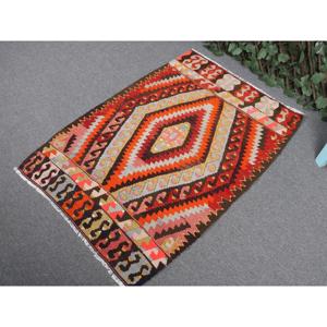 Tapis de 2,6 x 3,7 pieds, tapis turc vintage, tapis en laine abstrait rouge - Product Image 2