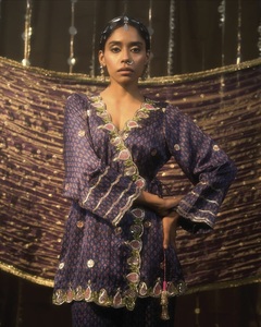 Top y parte inferior del diseñador de la mirada del desgaste del partido con Dupatta - Product Image 1