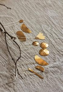 Boule de Noël et ornements d'arbre en laiton modernes coupés à la main Ajouts simples et élégants par Artisans - Product Image 3