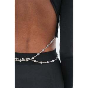 Conjunto de Falda y Blazer Maje 9884 con Detalle de Cadena en la Espalda - Product Image 3