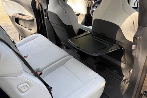 VOITURE ÉLECTRIQUE EXTREMEMENT PROPRE 2026 LUCID GRAVITY GRAND TOURING 828 CHEVAUX D'ALIMENTATION MOTEUR DOUBLE AWD PRÊTE À LA LIVRAISON - Product Image 4