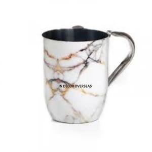 Tasses à boire fantaisie en métal de haute qualité polies et brillantes argentées avec poignées uniques dorées. - Product Image 6