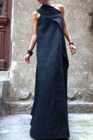 Robe de soirée élégante pour femme, en satin uni, sans manches, avec détails à la taille, longue et ajustée, idéale pour l'été et les fêtes