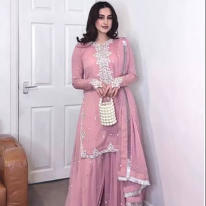 Salwar Kameez prêt-à-porter en Georgette rose de designer pakistanais, entièrement brodé avec des sequins, vêtements de mariage cousus, costumes Sharara - Product Image 1