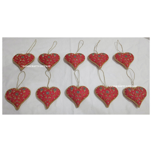Adorno Navideño Colgante en Forma de Corazón con Bordado Zari, Material de Tela Color Granate, para Decoración de Fiestas - Product Image 1