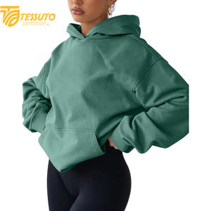 Vente en gros de sweats à capuche courts pour femmes en coton 100% de haute qualité, mode d'hiver, unis, personnalisés avec logo imprimé sur le devant - Product Image 3