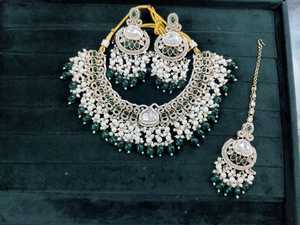 ชุดสร้อยคอแบบโชคเกอร์หลากสีสไตล์ซาบายาซาชี ประดับเพชรคันดัน พร้อมต่างหูเพชรซิร์คอน สำหรับงานแต่งงาน - Product Image 3