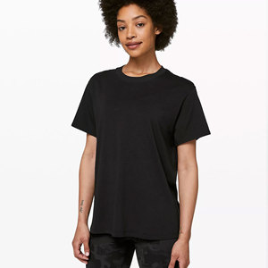 2023 gran oferta nuevo diseño mujeres Crop Top Camisetas cuello redondo liso en blanco mujeres camisetas de alta calidad - Product Image 3