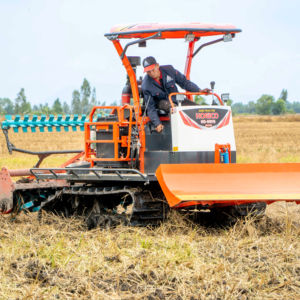 Tractor de Orugas de Goma Diésel HOGICO 80VN de 80 CV de Alta Calidad con Rotocultor, Moldeador de Caballones y Equipo de Perforación de Línea de Agua en Venta - Product Image 4