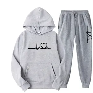 Conjunto de traje de jogging informal con estampado de tendencia para hombres y mujeres con Sudadera con capucha de lana y capucha de figura de corazón Aut - Product Image 4