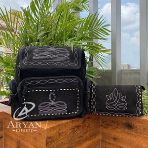 Conjuntos combinados personalizados de 2 piezas de gran capacidad al por mayor, bota de piel de ante auténtica de lujo, mochila Stich y estuche de joyería para mujer - Product Image 1