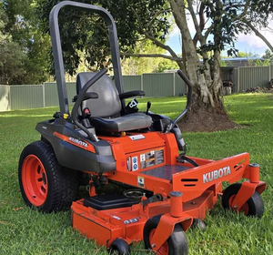 Tondeuse autoportée Kubota Z122E 20-25 CV à braquage zéro, plateau de coupe de 42-48 pouces, hydrostatique, usage commercial - Product Image 1