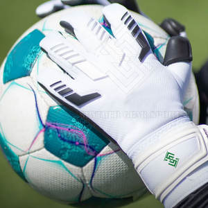 Gants de gardien de but pour hommes de haute qualité avec fermeture à crochets antidérapante, paume en latex à adhérence souple, doublure respirante pour un usage sportif - Product Image 6