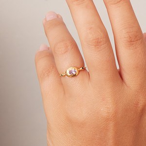 Anillo Chapado en Oro para Boda, Fiesta, Estilo Vintage Único, Anillo de Plata de Ley 925 para Mujer con Amatista Púrpura Natural Facetada y Engaste de Garras - Product Image 2