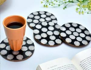 Posavasos de resina y madera de forma redonda, Juego de 4 con patrón de panal, elegantes posavasos para bebidas para la decoración de la Mesa del hogar y el uso de regalos - Product Image 6