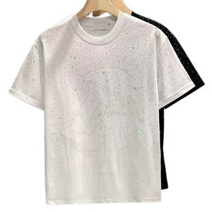 T-shirt à strass de couleur unie fabriqué au Pakistan pour hommes Tissu doux conçu avec des caractéristiques respirantes et légères - Product Image 1