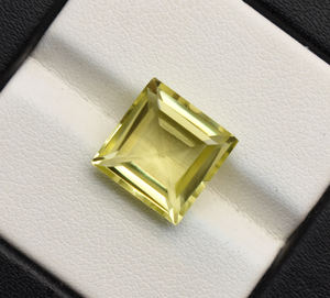 เลมอนควอตซ์ธรรมชาติทรงสี่เหลี่ยมเจียระไนเหลี่ยมเพชรพลอย ขนาด 11 มม. น้ำหนัก 5.75 กะรัต ขายส่งคุณภาพเกรด AAA+ อัญมณีคุณภาพสูง รับสั่งทำขนาดพิเศษ - Product Image 3