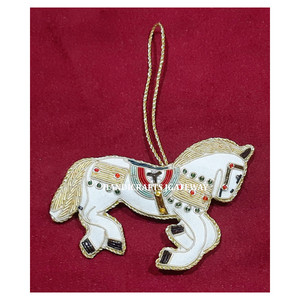 Adorno de árbol colgante bordado Zari con forma de caballo con trabajo de cuentas Material de tela de Color blanco utilizado para la decoración de festivales de Diwali - Product Image 1