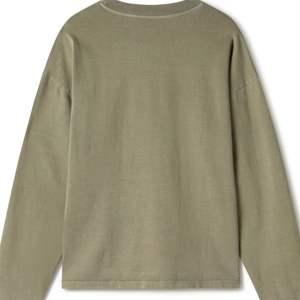 T-shirts 100% coton avec décoration de boutons col rond et tissu éponge impression de logo personnalisé manches longues pour l'hiver vente en gros - Product Image 2