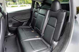 รถยนต์รุ่น Model-Y ปี 2024 แบบ Long Range เกียร์อัตโนมัติ เบาะหนัง ล้อแม็ก R18 พร้อมกล้อง ระยะทางวิ่ง 310 ไมล์ สภาพดี พร้อมใช้งาน - Product Image 6