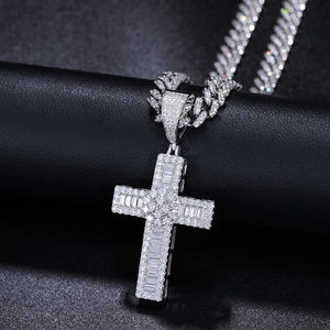 Pendentif croix en argent et or 925 de laboratoire VVS1 en forme de diamant taille ronde Iced Out Hip Hop Style Stock pour les occasions de cadeaux religieux - Product Image 1