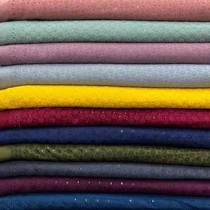 Kurta élégant et écologique en tissu rayonne Lucknowi Chikan brodé tissé doux et respirant pour robes pour filles et garçons - Product Image 1