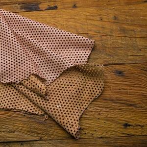 Cuir perforé pêche crémeuse disponible en 1 à 22 pieds carrés pour les produits en cuir personnalisés - Product Image 3