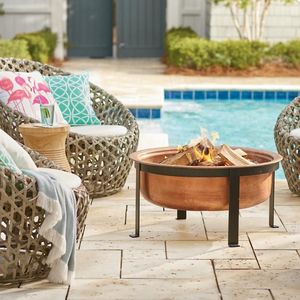 Foyer rustique élégant doté d'une surface en cuivre texturé et d'une construction robuste en fer pour un décor de patio intemporel - Product Image 4