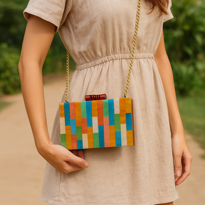 Pochette de soirée de luxe faite à la main en bois et résine, durable et écologique, avec incrustation géométrique, sac à bandoulière avec chaîne, logo personnalisé - Product Image 1