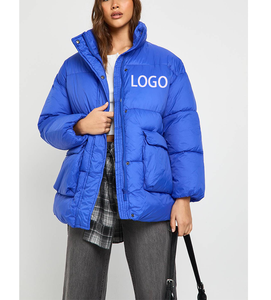 Abrigo de Invierno de Tela Sostenible con Bolsillos Tipo Cargo, Cuello Alto, Logotipo Frontal, Repelente al Agua, Autocalentable, Abrigo Acolchado - Product Image 1